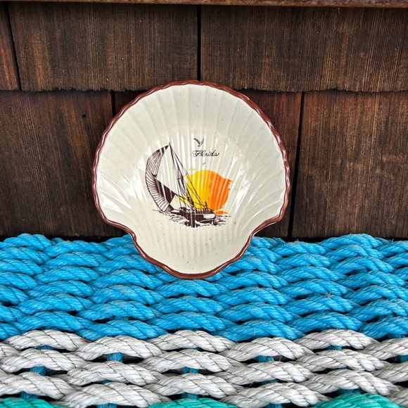 Florida Shell-Shaped Decorative Dish Featuring a Sailboat and a bird. - Picture 4 of 5